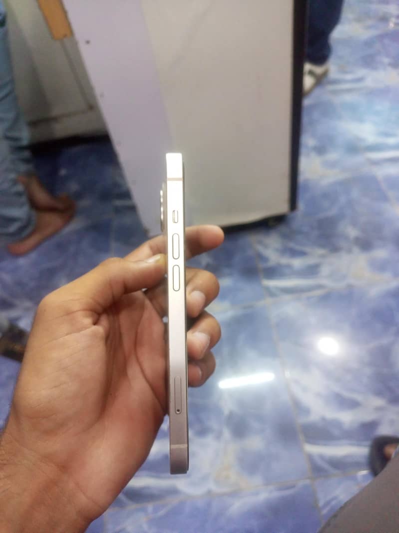 Apple iPhone 13 1