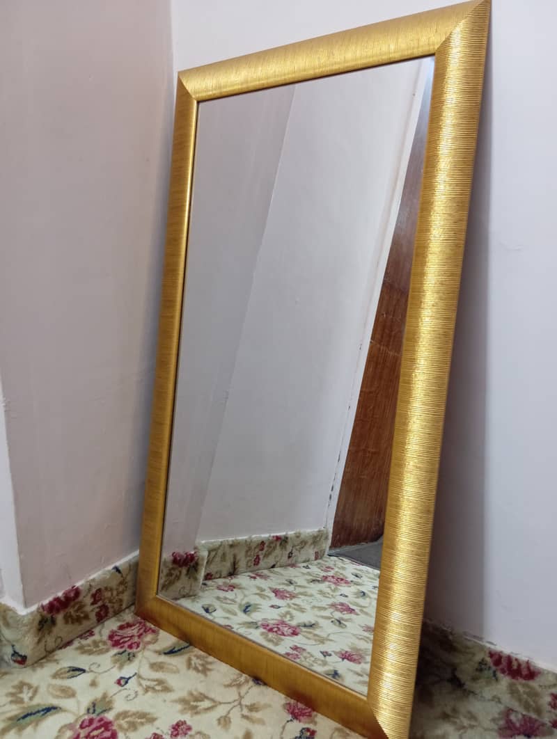 HANGING MIRROR 1