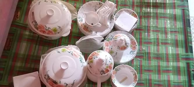 Corelly 72 Piece Marble Dinner Set. no box
