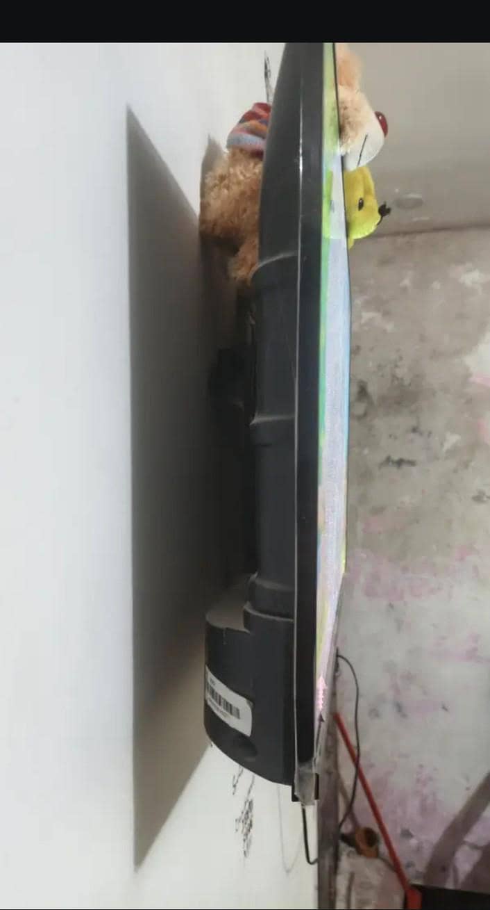 TCL LED 1
