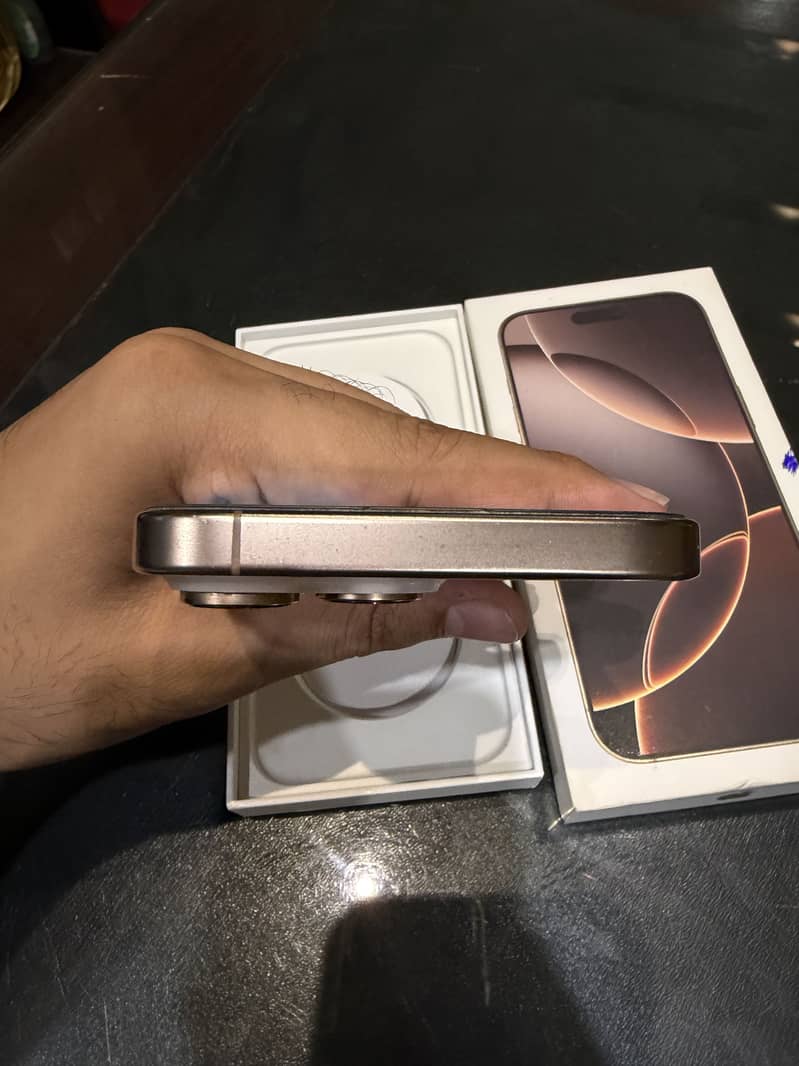 Apple iPhone 16 Pro Max 1