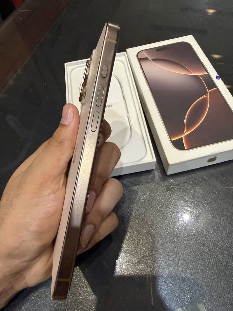 Apple iPhone 16 Pro Max 3