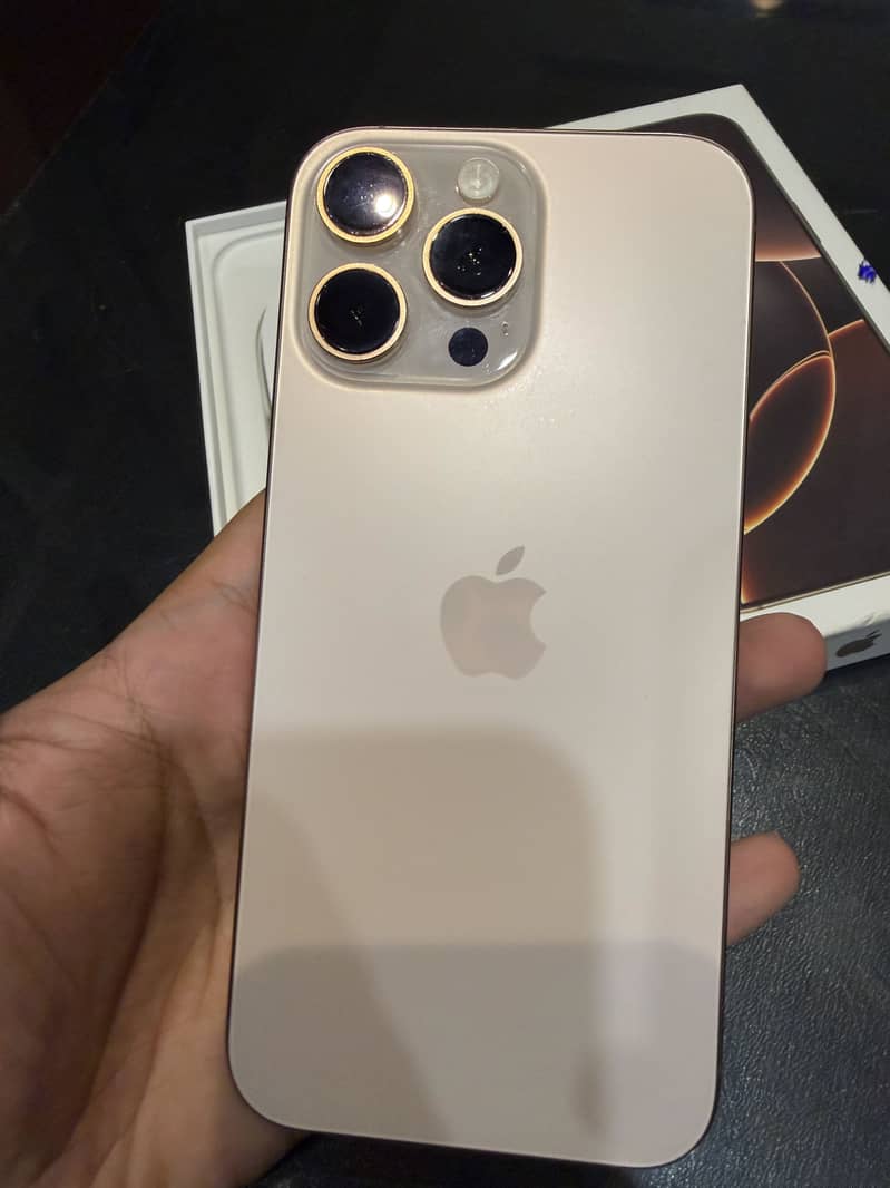 Apple iPhone 16 Pro Max 4