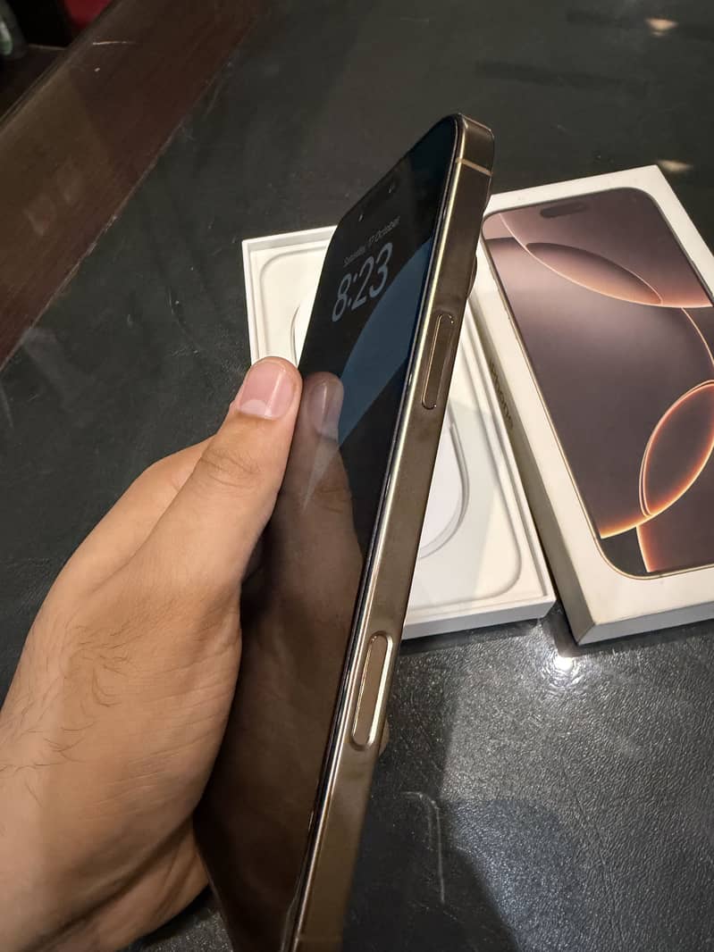 Apple iPhone 16 Pro Max 6