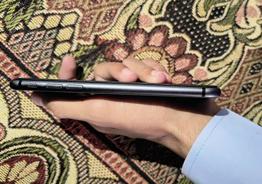 Apple iPhone 8 1