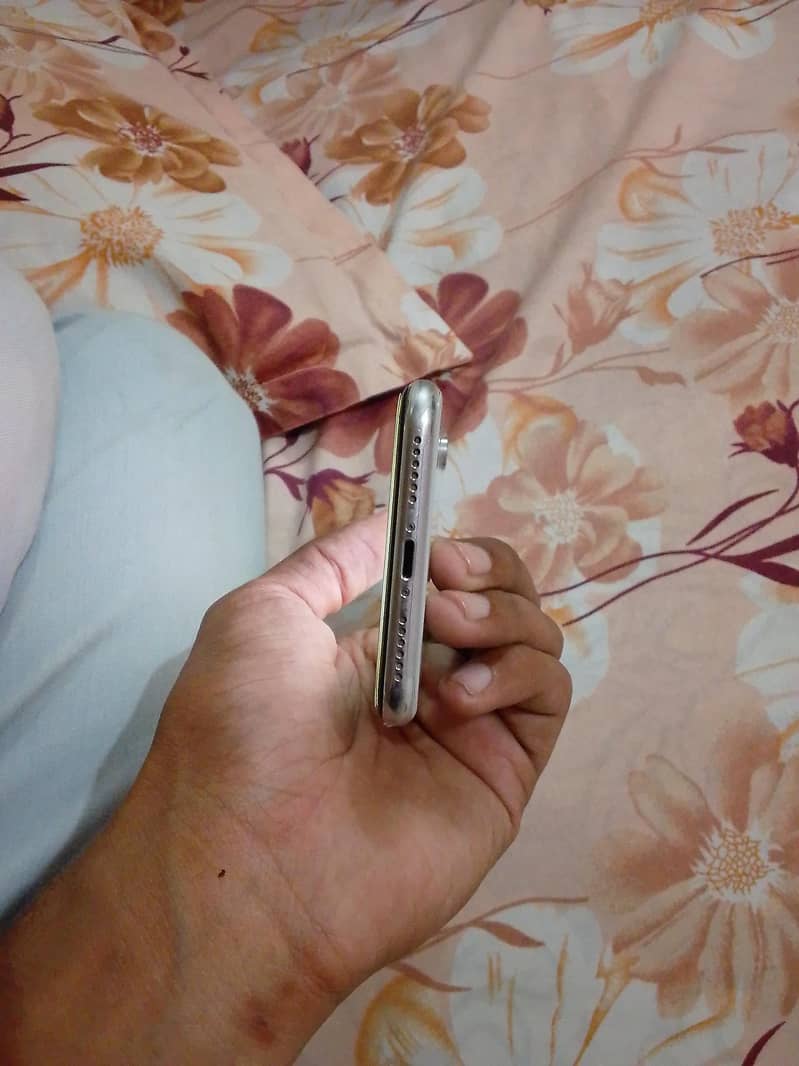 Apple iPhone X 3