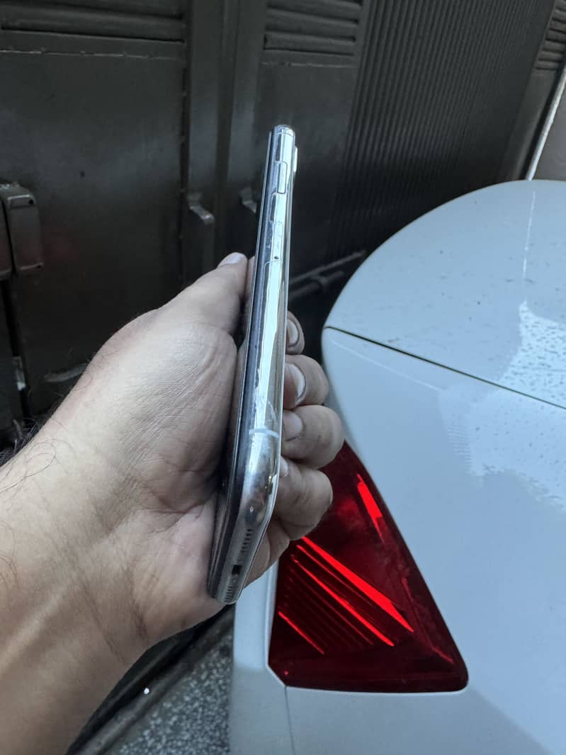Apple iPhone X 3