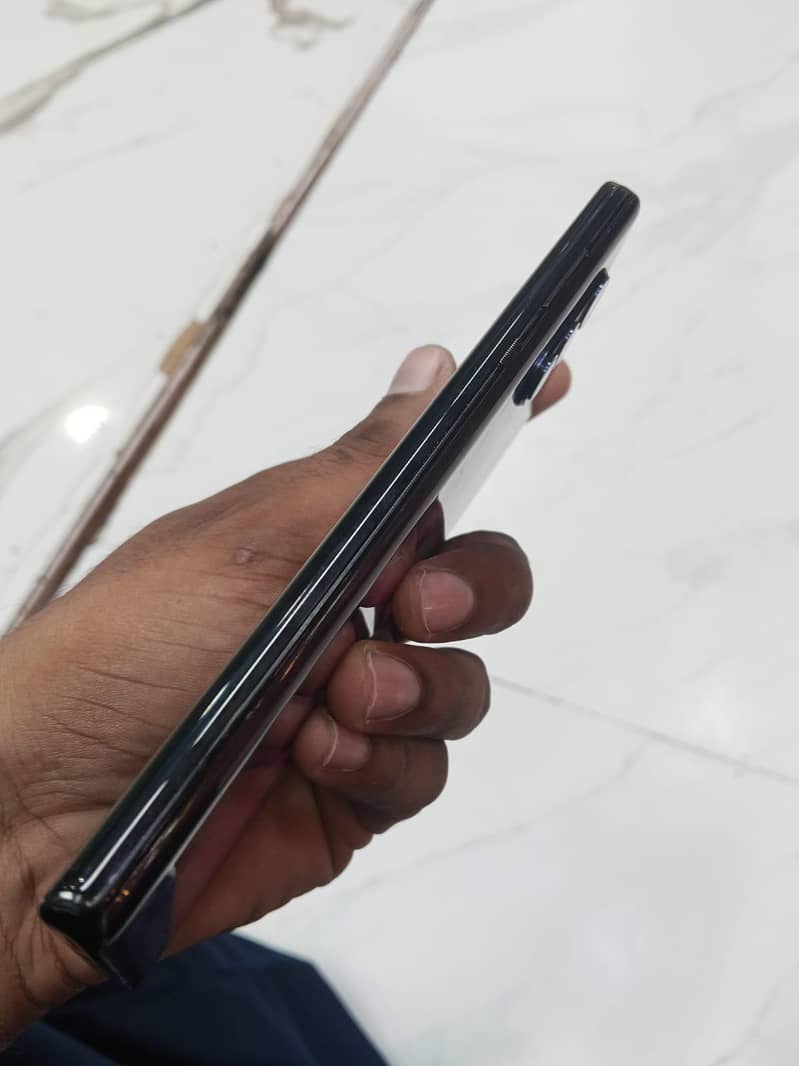 Motorola Edge Plus 6