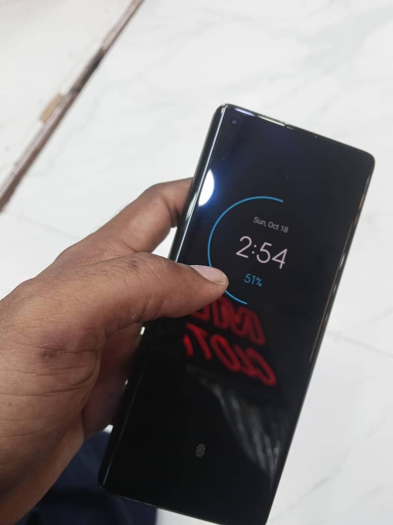 Motorola Edge Plus 7