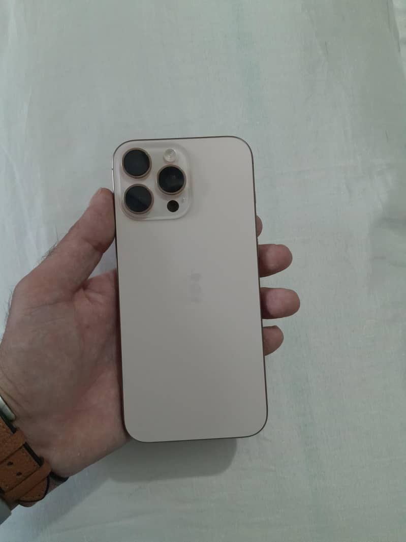 Apple iPhone 16 Pro Max 3