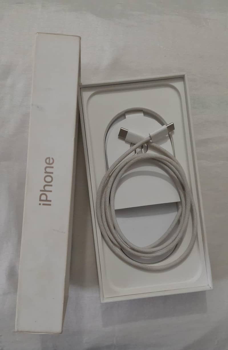 Apple iPhone 16 Pro Max 4
