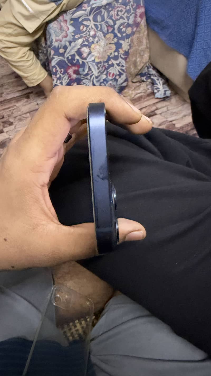 Apple iPhone 13 1