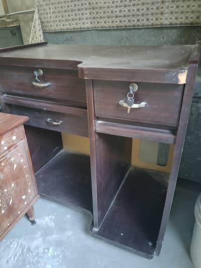Wooden Computer Desk with Lockable Drawers and Wheels