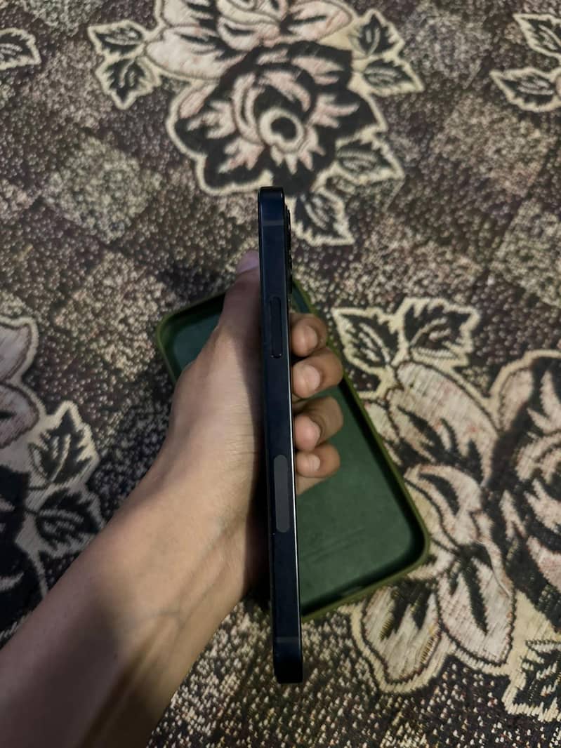 Apple iPhone 12 3