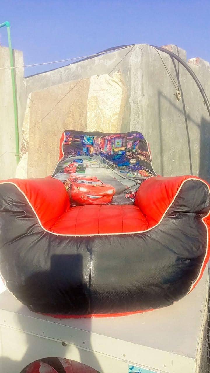 Sofa in Good Condition 0