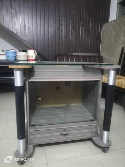 TV Trolley for Urgent Sale – 9/10 Condition!