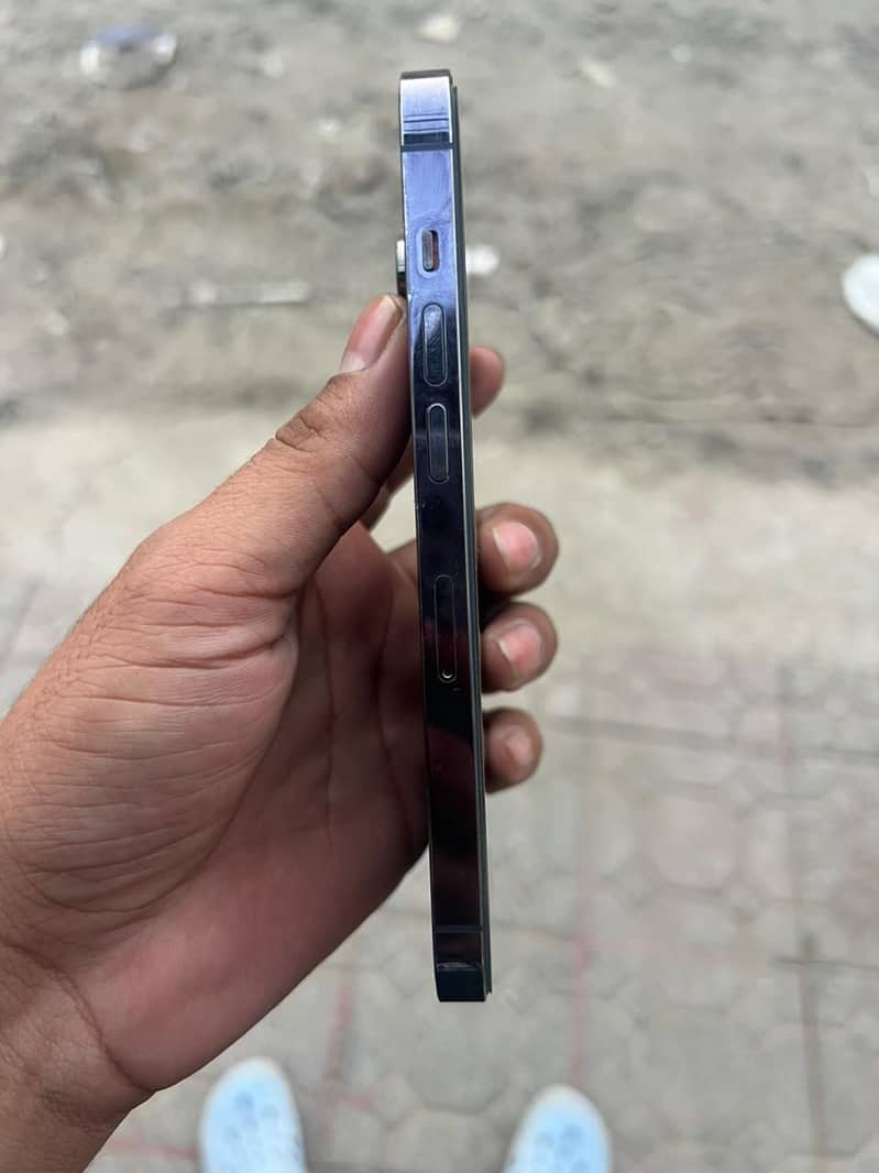 Apple iPhone 14 Pro 1