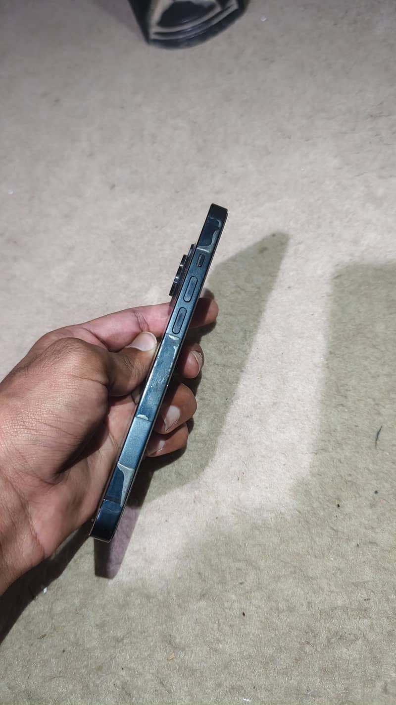 Apple iPhone 14 4