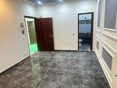5 Marla 2nd Floor Available For Rent