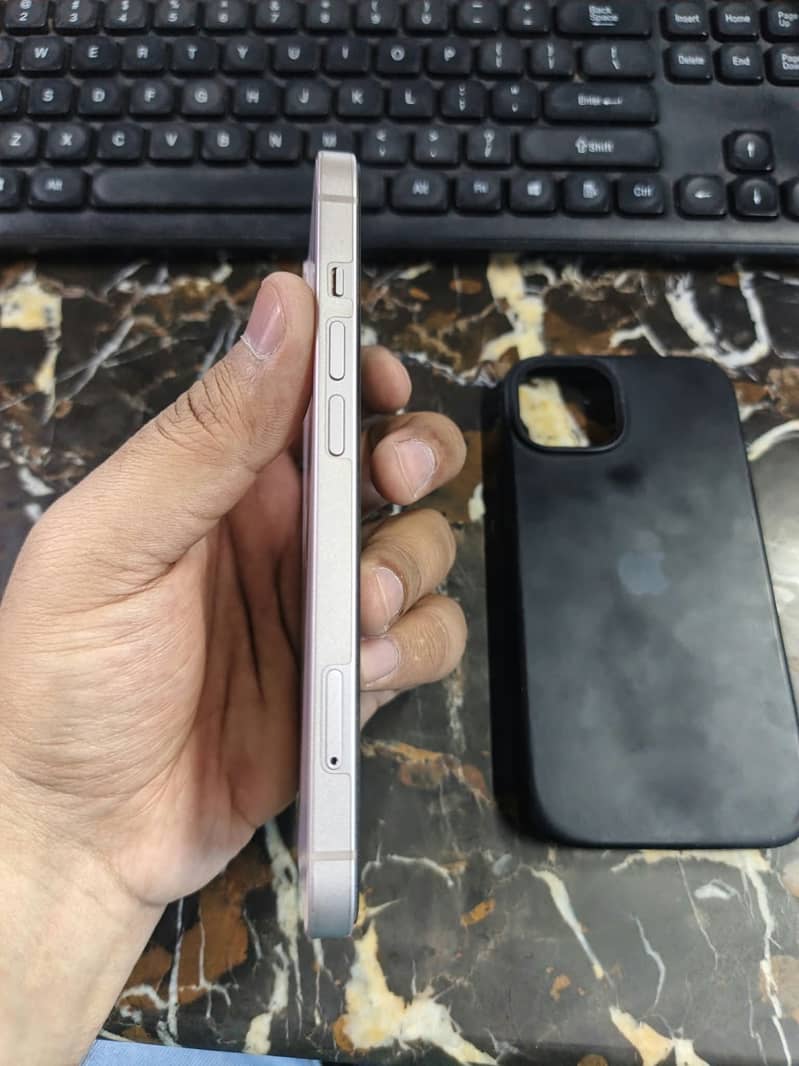 Apple iPhone 13 2