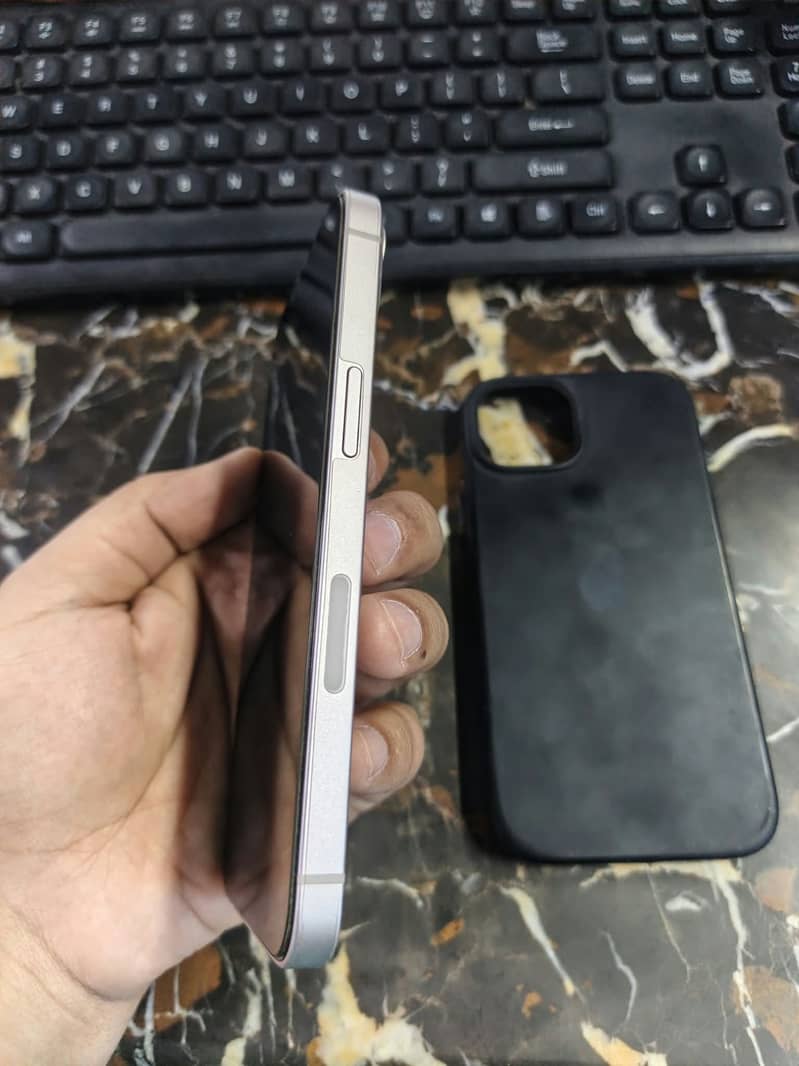 Apple iPhone 13 4