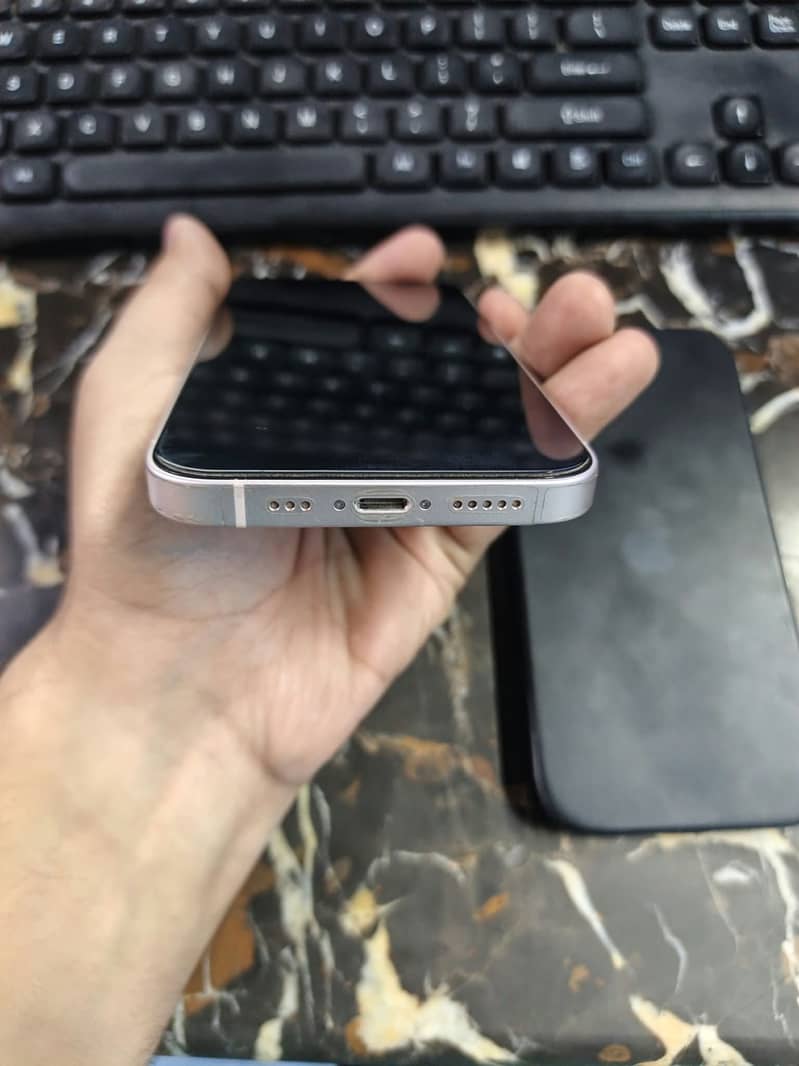 Apple iPhone 13 5