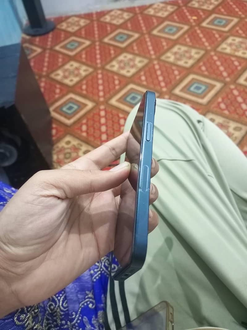 Apple iPhone 13 4