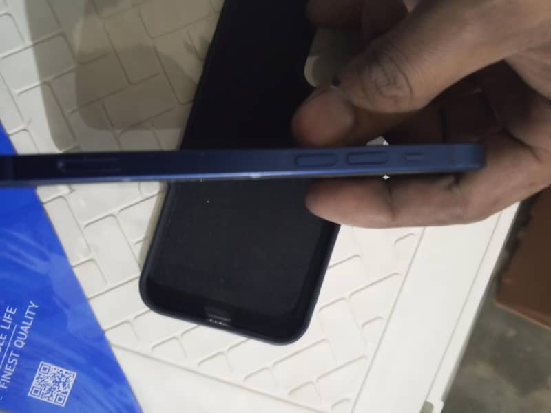 Apple iPhone 12 3