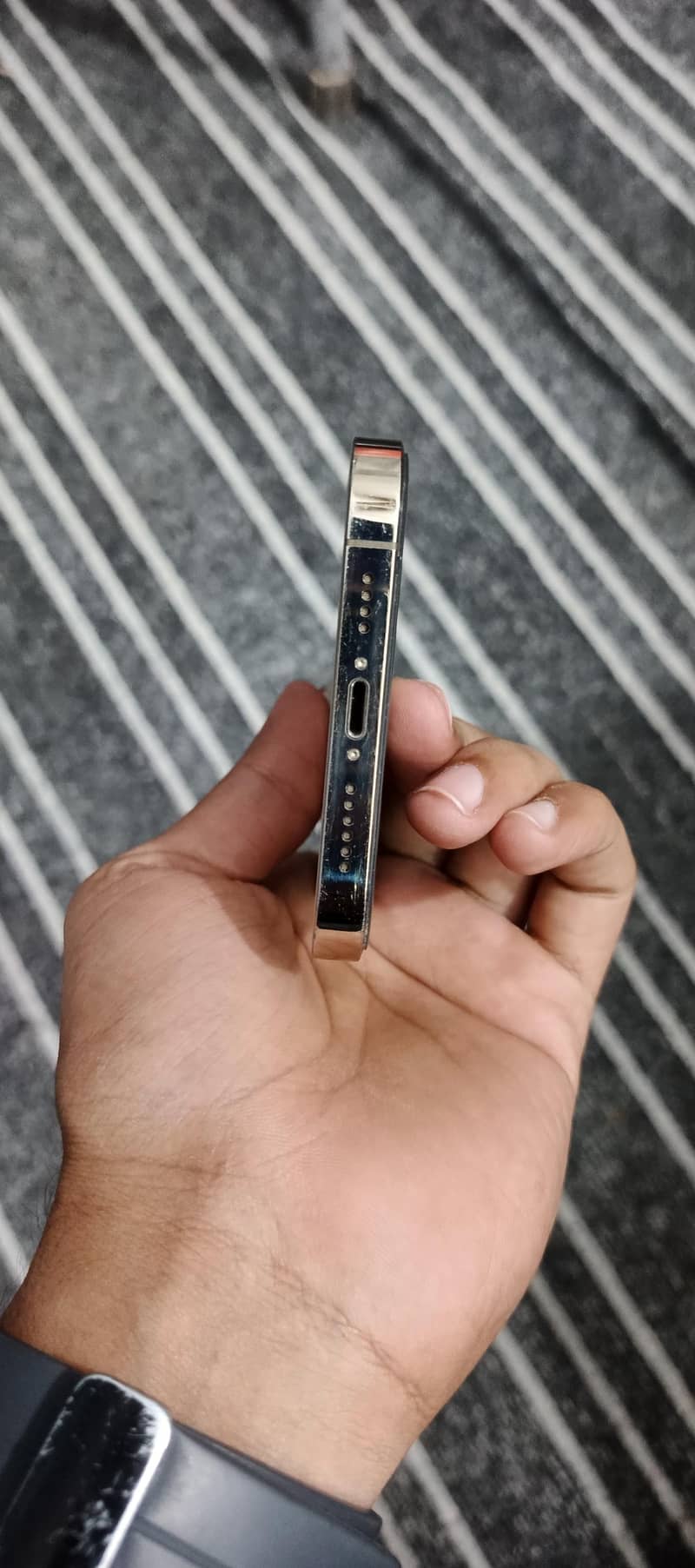 Apple iPhone 13 Pro Max 4