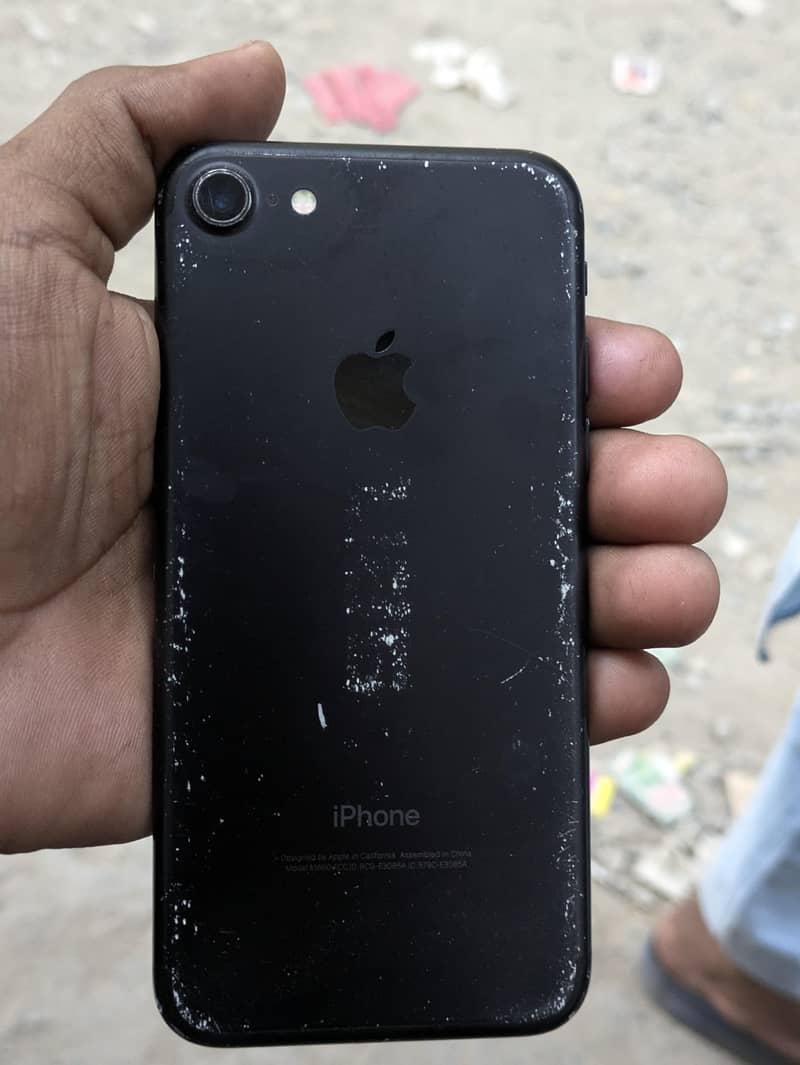 Apple iPhone 7 0