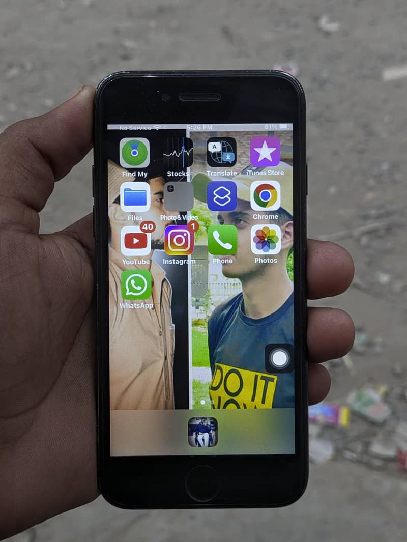 Apple iPhone 7 1
