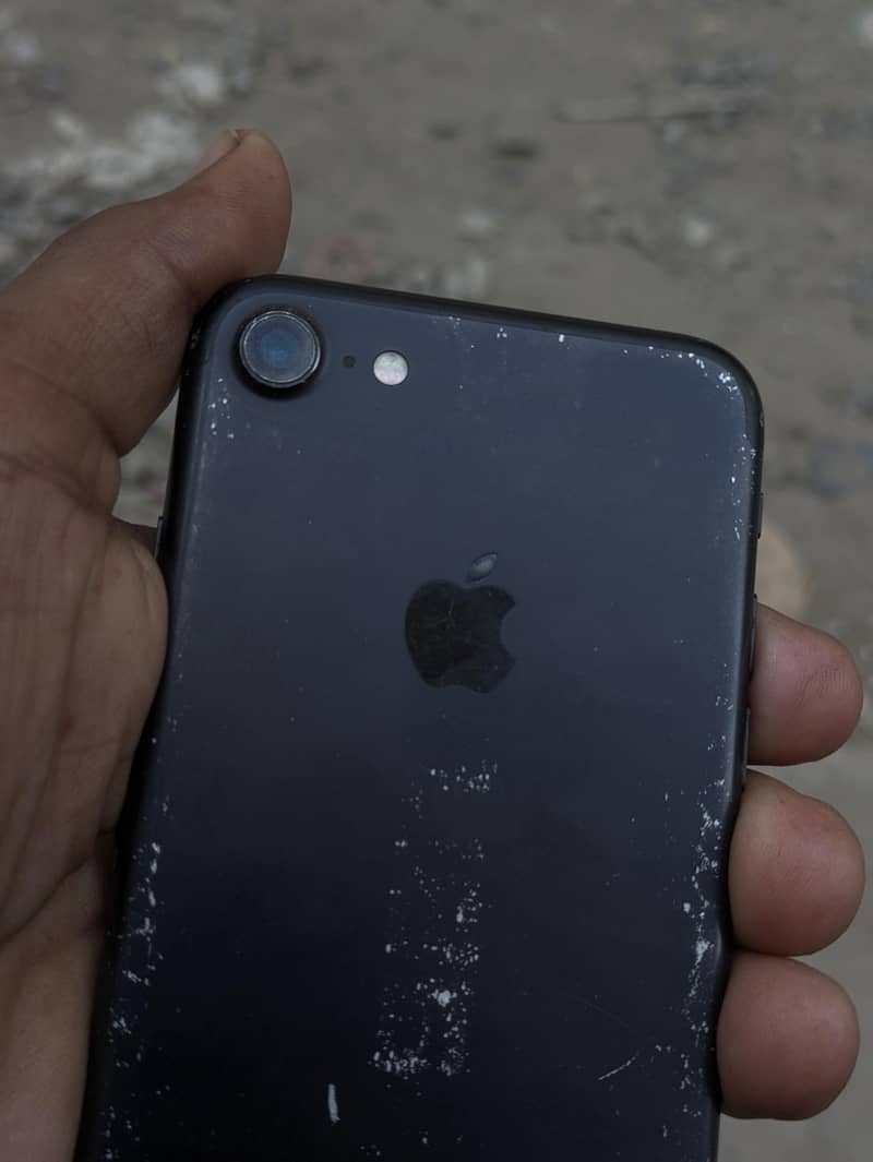 Apple iPhone 7 2