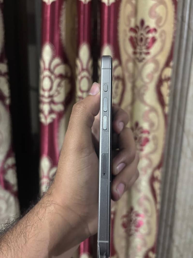 Apple iPhone 15 Pro Max 0