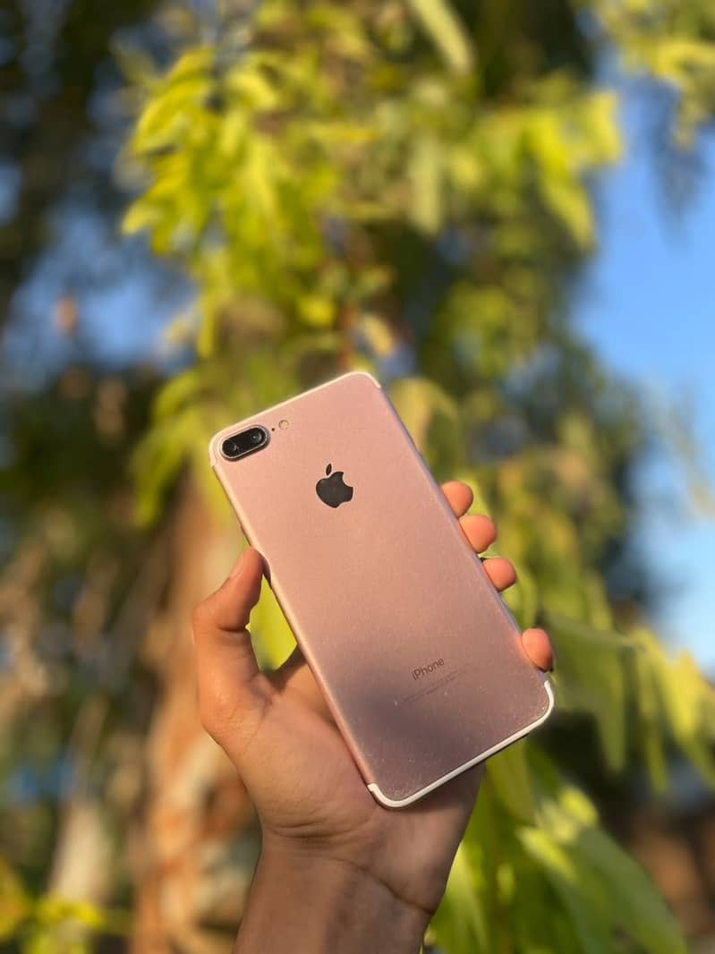 Apple iPhone 7 Plus 0