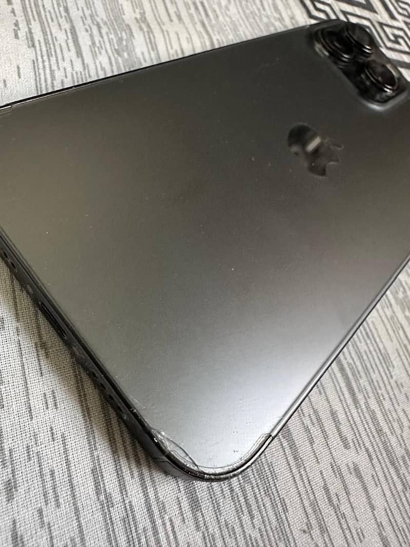 Apple iPhone 13 Pro Max 4