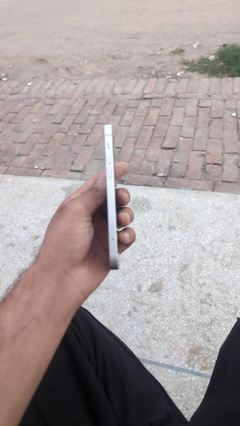Apple iPhone 12 3