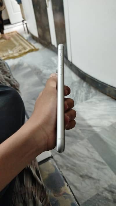 Apple iPhone XR
