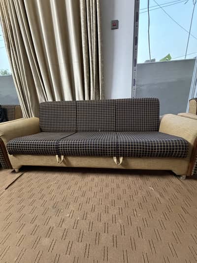 8 seater sofa set in Excellent condition, just like new