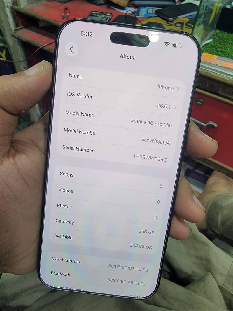 Apple iPhone 16 Pro Max 1