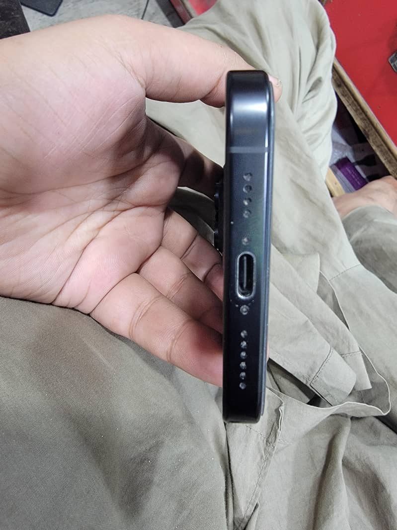 Apple iPhone 16 Pro Max 2