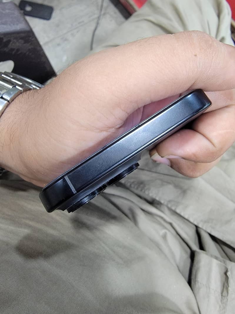 Apple iPhone 16 Pro Max 3