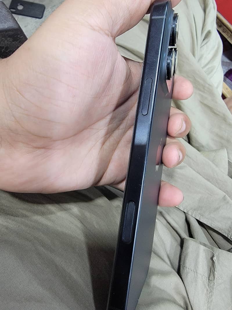 Apple iPhone 16 Pro Max 4