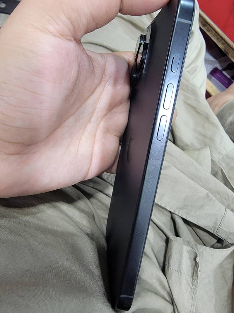 Apple iPhone 16 Pro Max 5