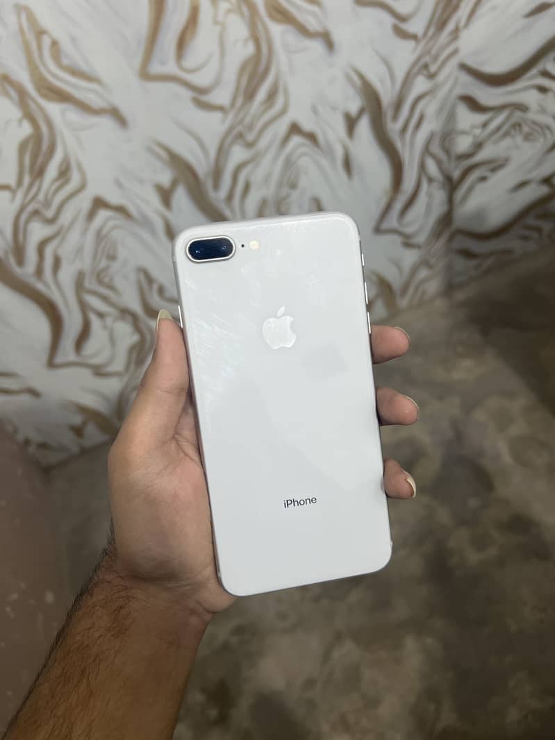 Apple iPhone 8 Plus 0