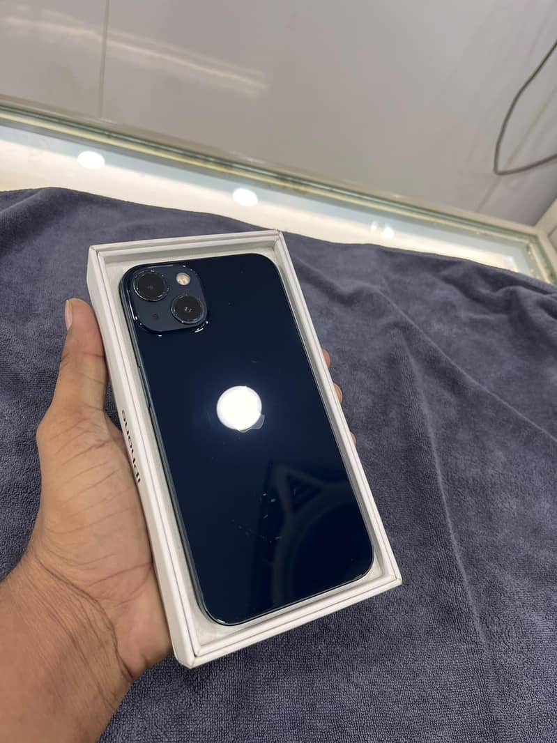 Apple iPhone 13 0