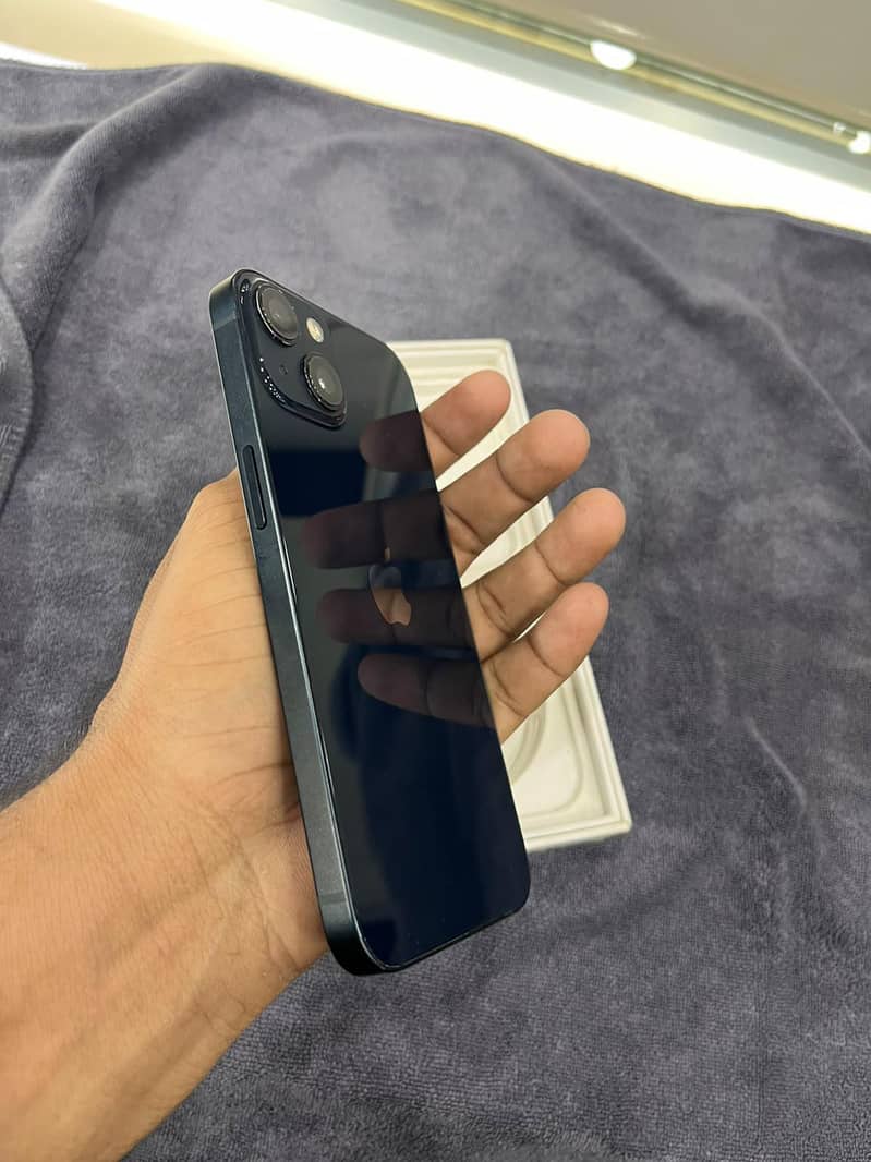 Apple iPhone 13 2