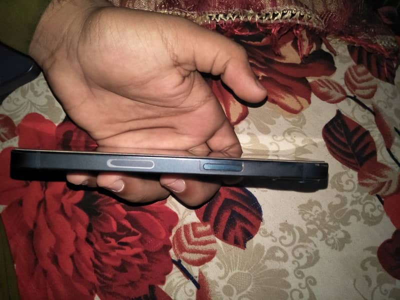 Apple iPhone 13 2