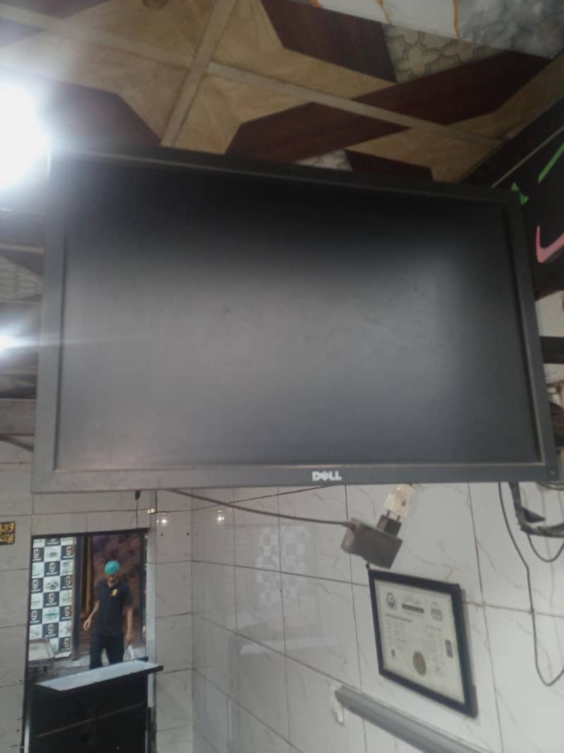 Computer LCD with device 1