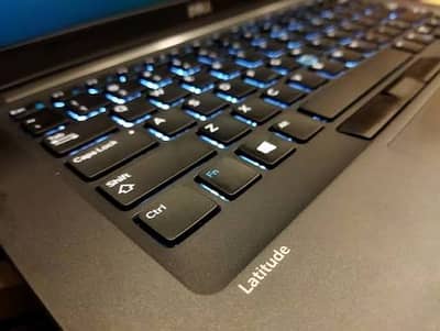 dell latitude 7480 core i7 7gen 8gb RAM 256gb ssd storage