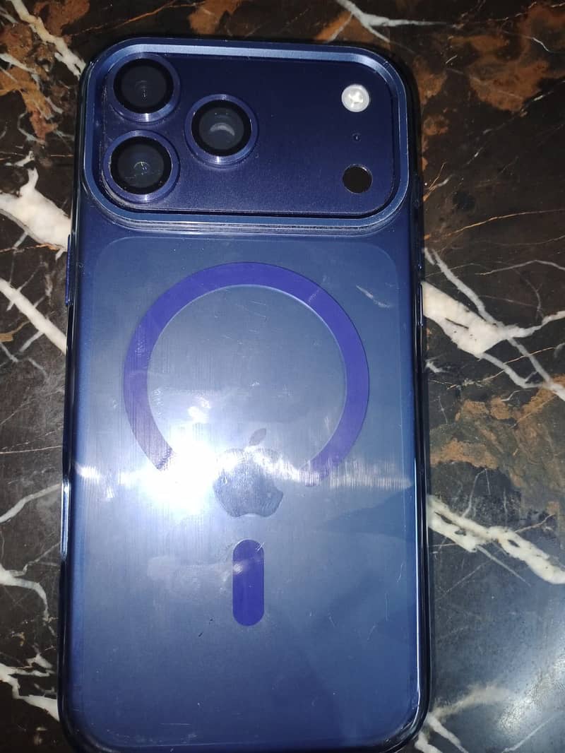 Apple iPhone 17 Pro Max 4